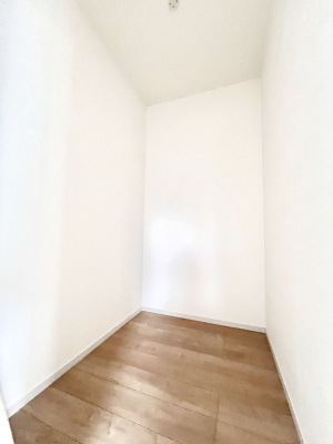 ���̑����ρ@���r���O���[�B�����Ɏ��[������ƕ����W�܂�LDK���X�b�L���Еt�������ł��ˁB  