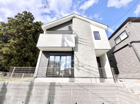 ���n�O�ώʐ^�@�������ꂽ�O�ρA�㎿�ȏZ��Ԃ��L���鎺���͉i�����S���ĉ߂�����Z���ł��B 