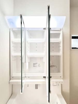 ���̑����ρ@�O�ʋ��̗��ɁA���ϕi��q���p�i�Ȃǂ����[�\�B���ʑ����������ƕۂ��܂��I