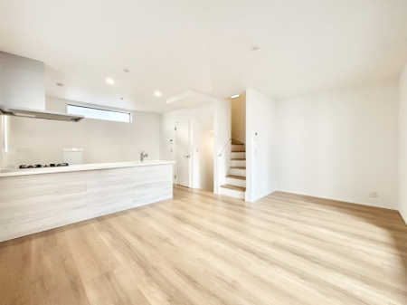 ���r���O�@�ǂ��ɂ��Ă��Ƒ��̂Ȃ������������R�~���j�P�[�V�������r���O�B 