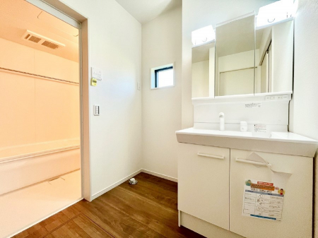 ̑@Ă̂ŎC̑ꏊłC\s܂B̐gxxCǂI