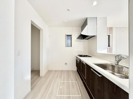 �L�b�`���@�u�₩�ȕ����ʂ蔲����L�b�`���B��������̂Ŗ��邭���C�ɂ��𗧂��܂��B�@