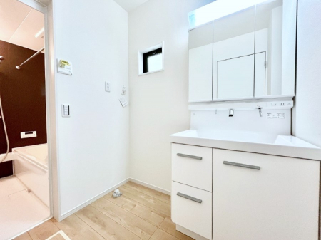 ̑@Ă̂ŎC̑ꏊłC\s܂B̐gxxCǂI