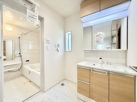 ̑@Ă̂ŎC̑ꏊłC\s܂B̐gxxCǂI