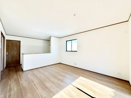 ���r���O�@���Ƒ��̓��₩�Șb�����ŕ�܂�閾�邢���r���O