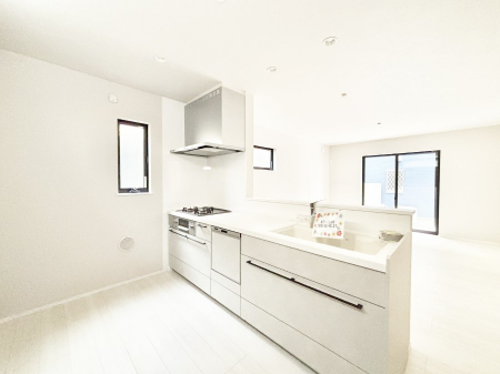 �L�b�`���@�u�₩�ȕ����ʂ蔲����L�b�`���B��������̂Ŗ��邭���C�ɂ��𗧂��܂��B