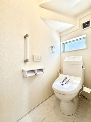 �g�C���@�g�C����1�K��2�K���ꂼ��ɔz�u����Ă��ĂƂĂ��֗��ł��B 