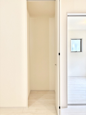 ���̑����ρ@���r���O���[�B�����Ɏ��[������ƕ����W�܂�LDK���X�b�L���Еt�������ł��ˁB  