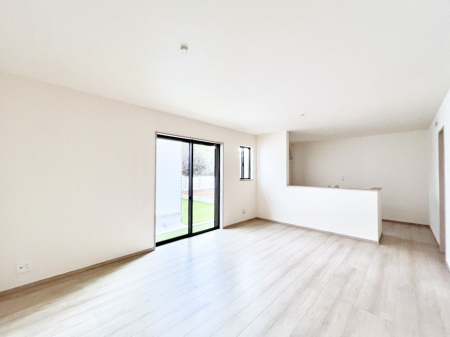 ���r���O�@�ǂ��ɂ��Ă��Ƒ��̂Ȃ������������R�~���j�P�[�V�������r���O�B 