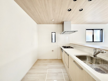 �L�b�`���@�u�₩�ȕ����ʂ蔲����L�b�`���B��������̂Ŗ��邭���C�ɂ��𗧂��܂��B