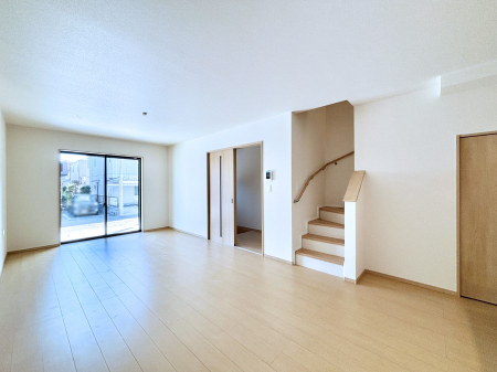 ̑ρ@u܁vuvƑƂ̃R~jP[V[܂郊rOCKi܂B 