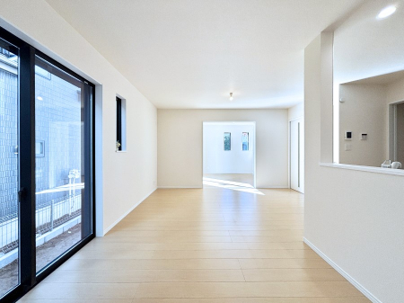 ̑ρ@Ƒ̏Ί炪RƐ܂ĂAȕ͋C̃_CjOɎdオĂ܂B