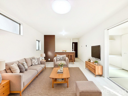 ���r���O�@�Ƒ��̘a�₩�ȉ�b���������Ă������B�J�����̂��郊�r���O�ł��B���Ƌ��CG�ł�  