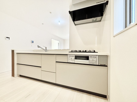 �L�b�`���@���r���O�ŗV�Ԃ��q�l�������Ȃ��炨�������ł���ΖʃL�b�`���B  