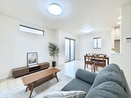 ���r���O�@�傫�ȑ����炽���Ղ�̗z���ƕ����������郊�r���O