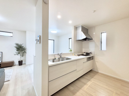 �L�b�`���@�u�₩�ȕ����ʂ蔲����L�b�`���B��������̂Ŗ��邭���C�ɂ��𗧂��܂��B