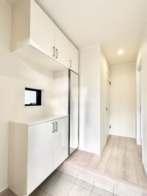 ���̑����ρ@�����Ղ���[�ł���V���[�Y�{�b�N�X�ŉƑ��S���̌C���A���ւ�������B  