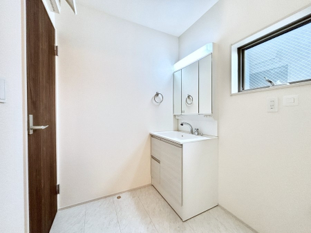 ʑEʏ@Ƃ̐ʃXy[XŒ̐gxxX[Y