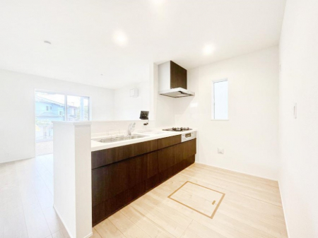 �L�b�`���@���Ƒ��̉�b�e�ޑΖʃL�b�`���B���������̃p�p�}�}�����Ƒ��Ɖ߂������Ԃ����������I