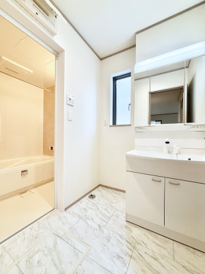 ̑@Ă̂ŎC̑ꏊłC\s܂B̐gxxCǂI