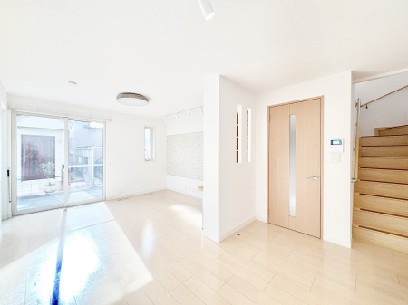 ���r���O�@���� ���r���O�K�i�A������؂ȉƑ��ƃR�~���j�P�[�V�������Ƃ��Ƒ��v���̊Ԏ��