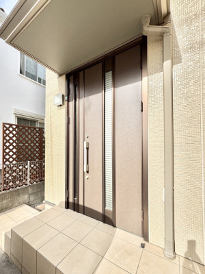 ���ց@��؂ȉƑ��A���q���o�}���錺�ցB