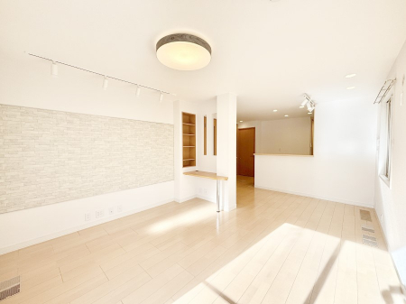 ���r���O�@���邢�z���������A�����̕��͋C�ɖ�������郊�r���O�E�_�C�j���O�B 