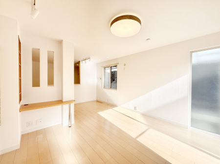 ���̑����ρ@�Ƒ��̏Ί炪���R�Ɛ��܂�Ă���A����ȕ��͋C�̃_�C�j���O�Ɏd�オ���Ă��܂��B