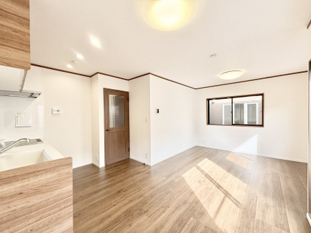 ̑ρ@Ƒ̏Ί炪RƐ܂ĂAȕ͋C̃_CjOɎdオĂ܂B