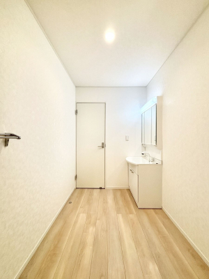 ʑEʏ@邢ʏ͖̐gxxyłႢłB