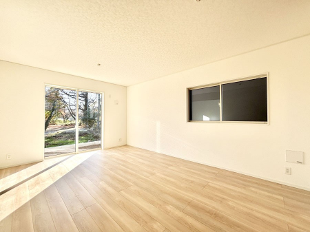 ̑ρ@Ƒ̏Ί炪RƐ܂ĂAȕ͋C̃_CjOɎdオĂ܂B