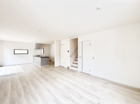 ���r���O�@���Ƒ��̓��₩�Șb�����ŕ�܂�閾�邢���r���O