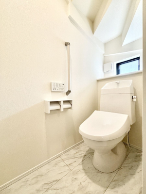 �g�C���@�g�C����1�K��2�K���ꂼ��ɔz�u����Ă��ĂƂĂ��֗��ł��B 