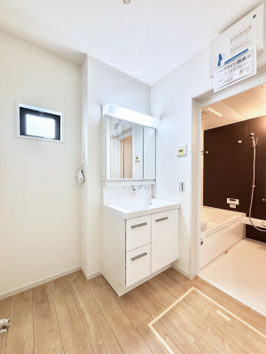 ̑@Ă̂ŎC̑ꏊłC\s܂B̐gxxCǂI