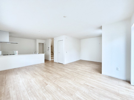 rO@22.6̍LXkcj͉Ƒ݂Ȃ̉KԁIƑ̂Ȃ厖ȃXy[X