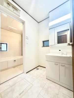 ʑEʏ@邢ʏ͖̐gxxyłႢłB