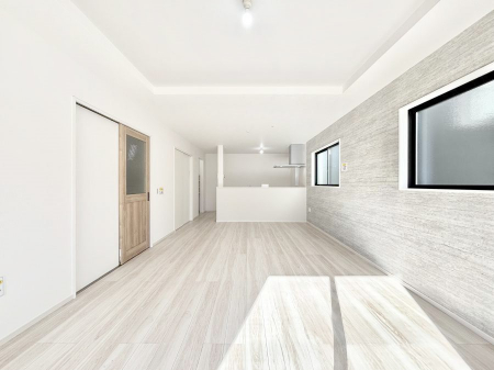 ���r���O�@���Ƒ��̓��₩�Șb�����ŕ�܂�閾�邢���r���O