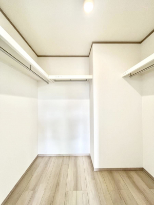 ̑@EH[NCN[[bgtŐԂLpł܂B