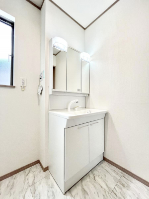 ʑEʏ@邢ʏ͖̐gxxyłႢłB