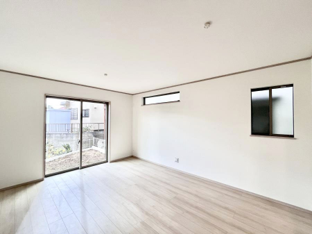 ̑ρ@Ƒ̏Ί炪RƐ܂ĂAȕ͋C̃_CjOɎdオĂ܂B