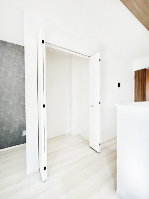 ̑ρ@rO[BɎ[ƕW܂LDKXbLЕtłˁB  