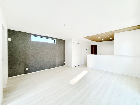 ̑ρ@Ƒ̏Ί炪RƐ܂ĂAȕ͋C̃_CjOɎdオĂ܂B