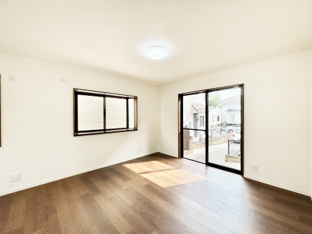 ̑ρ@Ƒ̏Ί炪RƐ܂ĂAȕ͋C̃_CjOɎdオĂ܂ 