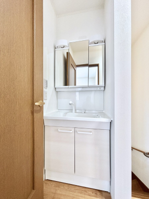 ���̑����ρ@�Q�K�ɃZ�J���h���ʑ��݂��܂����B���܂߂Ɏ�􂢂��\�ł��B