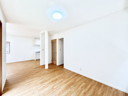 ���̑����ρ@�Ƒ��̏Ί炪���R�Ɛ��܂�Ă���A����ȕ��͋C�̃_�C�j���O�Ɏd�オ���Ă��܂� 