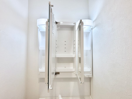 ���̑����ρ@�O�ʋ��̗��ɁA���ϕi��q���p�i�Ȃǂ����[�\�B���ʑ����������ƕۂ��܂��I