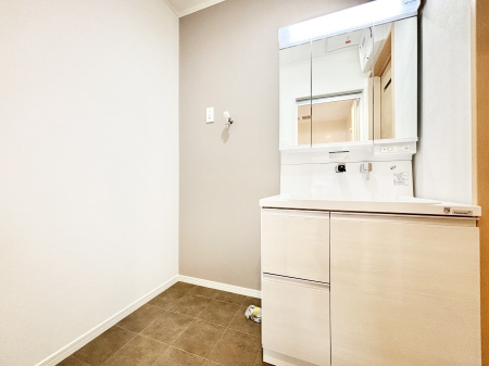 ���ʑ�E���ʏ��@��Ƃ�̐��ʃX�y�[�X�Œ��̐g�x�x���X���[�Y��