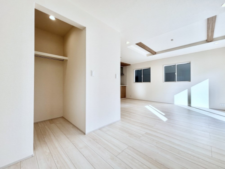 [@rOɂ̓t@~[N[[bgƂȂeʂ̎[Xy[X܂