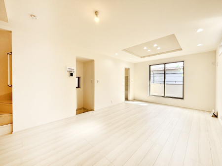 ̑ρ@Ƒ̏Ί炪RƐ܂ĂAȕ͋C̃_CjOɎdオĂ܂B