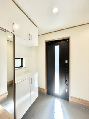 ���ց@�K���X�X���b�g�̓��������փh�A�������Ɍ���͂��Ă���܂��@